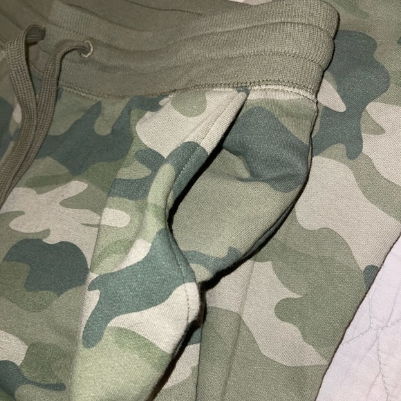 Old Navy Camo Joggers - Picture 9 of 11
